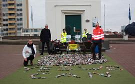 Ludieke actie om aandacht voor blikjes als zwerfafval