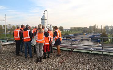 Met twee volle bussen op excursie naar de Meerlanden