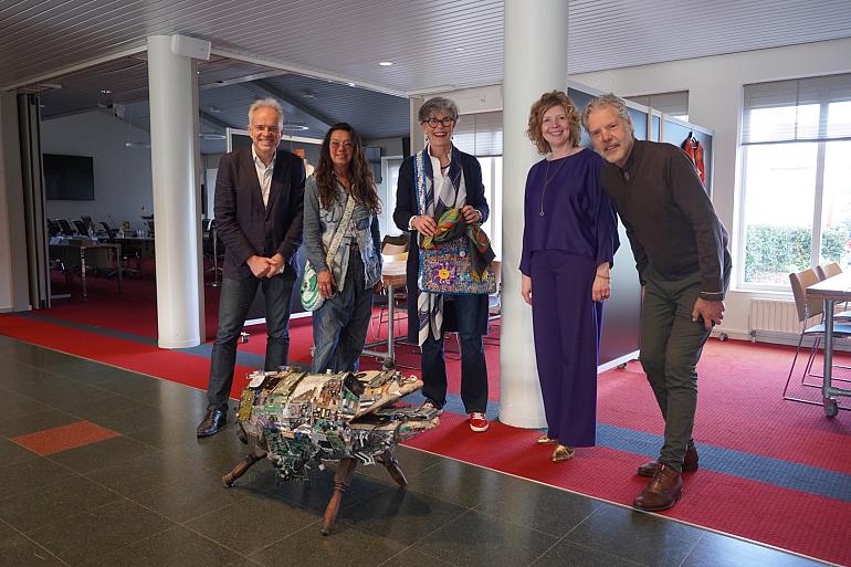 Circulaire expositie onthuld in Bestuurscentrum Voorhout