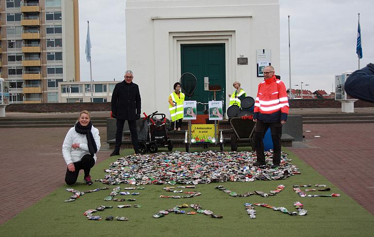 Ludieke actie om aandacht voor blikjes als zwerfafval