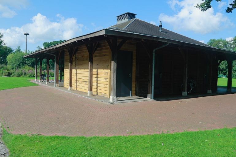 Nieuwe opslag Sassennest van oude bomen uit het park