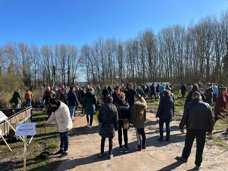 Bomen weggeefdag in Sassenheim overweldigend succes!